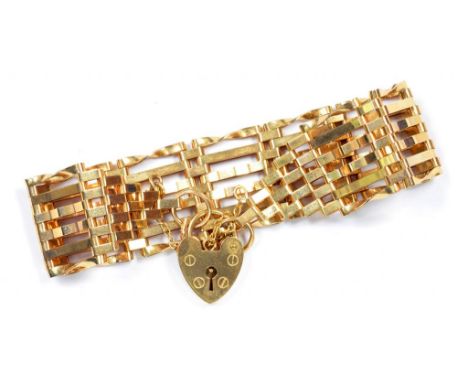 A 9CT GOLD GATE BRACELET AND PADLOCK, 13.4G