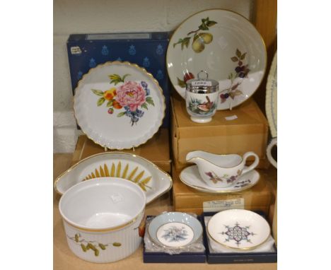 A Royal Worcester Evesham pattern round pie plate, boxed; others similar; Woodland pattern; a pair of circular trinket dishes