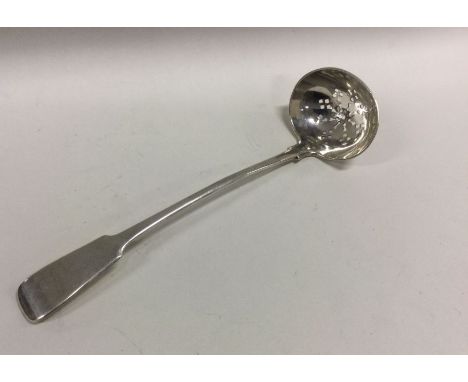 ABERDEEN: A Scottish Provincial silver toddy ladle. Circa 1820. Approx.28 grams. Est. £80 - £120.