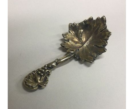 A finely chased Victorian silver caddy spoon with vine decoration. London 1839. By Elizabeth Eaton. Approx. 14 grams. Est. £4