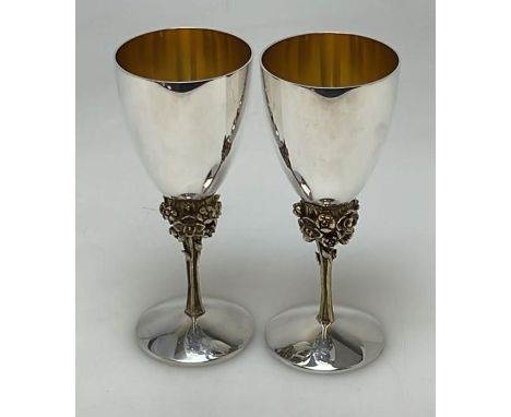 STUART DEVLIN: A good pair of silver and silver gilt goblets of typical design. London 1976. Est. £700 - £800.