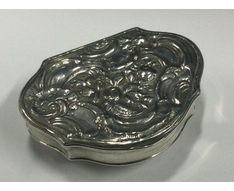 A mid- 18th Century Georgian chased silver snuff box. Maker’s mark ‘EC’ to lid. Approx. 39 grams. Est. £250 - £350.