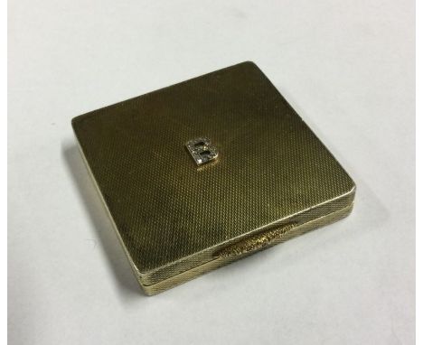 A good quality engine turned silver compact with diamond mount. Approx. 92 grams. Est. £30 - £50.