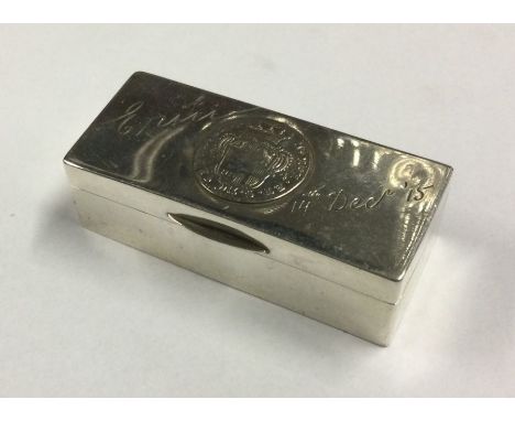 A heavy Continental silver snuff box with engraved decoration. Approx. 85 grams. Est. £30 - £50.