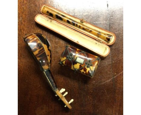 A tortoiseshell mounted snuff box etc. Est. £20 - £30.