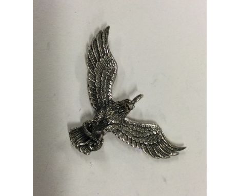 A silver model of an eagle. Approx. 15 grams. Est. £20 - £30.
