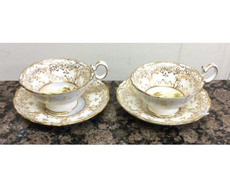 A good pair of Coalport cabinet cups and saucers decorated with buildings. Est. £20 - £30.