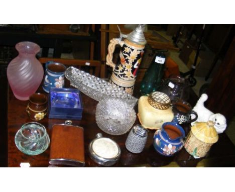 Various collectable ceramic and glassware