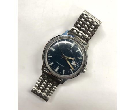 A GENTS VINTAGE 'TIMEX' DATE WATCH 