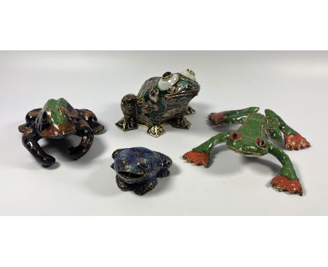 A GROUP OF FOUR VINTAGE CHINESE MINIATURE CLOISONNÉ FROG FIGURES 