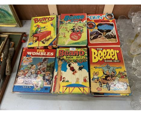 A COLLECTION OF VINTAGE ANNUALS AND BOOKS, BEANO ETC 