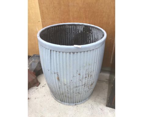 A VINTAGE GALVANISED DOLLY TUB IN GOOD CONDITION 