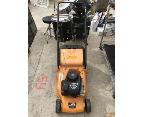 A MCCULLOCH 40-450CP PETROL LAWN MOWER WITH A BRIGGS AND STRATTON 450 SERIES 148CC ENGINE 