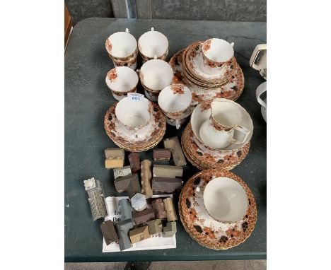 A CERAMIC TEA SET AND A COLLECTION OF WADE HOUSES 