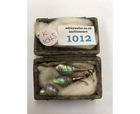 A VINTAGE CASED PAIRS OF MOTHER OF PEARL AND YELLOW METAL MOUNTED EARRINGS 