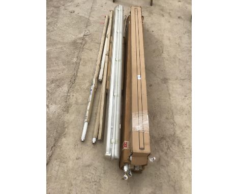 A LARGE QUANTITY OF VARIOUS SIZED FLOURESENT TUBES AND A LIGHT WITH COVER 