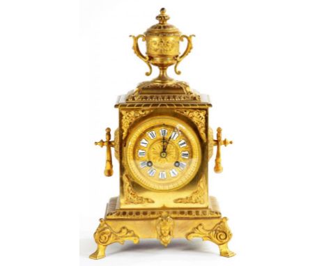 A FRENCH GILT BRASS PILLAR SHAPED MANTLE CLOCK WITH URN FINIAL, 34CM H, LATE 19TH CENTURY 