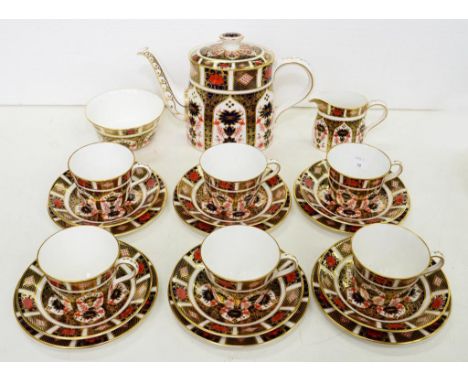 A ROYAL CROWN DERBY IMARI PATTERN TEA SERVICE, TEAPOT AND COVER 17.9CM H, PRINTED MARK