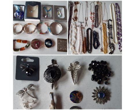 Mid to late 20th Century jewellery to include silver bug brooch with inset amber cabochon, vintage bead necklaces to include 