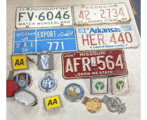 A mixed lot to include vintage number plates, along with various vintage car badges to include AA, RAFA and othersLocation: 