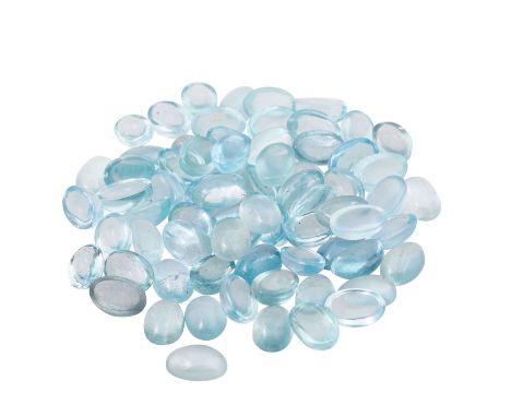 Konvolut 72 hellblaue Aquamarincabochons zus. über 254 ct, ca. 12x8 mm, transparent mit natürlichen Wachstumsmerkmalen, versc