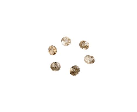 Konvolut 6 Zirkone, hell pfirsichfarben, zus. ca. 19,9 ct, leichte Gebrauchspuren a. d. Kanten. Alle Steine ohne detaillierte