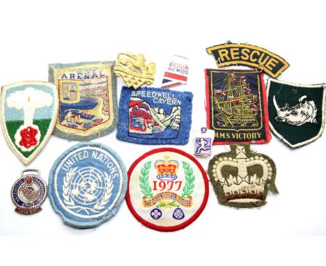 Mixed patches and badges, including Speedwell Cavern, United Nations and others. P&amp;P Group 1 (£14+VAT for the first lot a