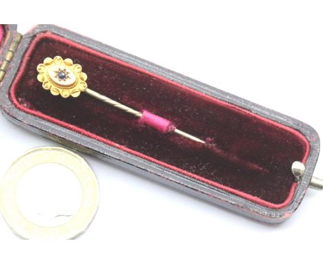 15ct gold stick pin set with a single sapphire, on a gold plated pin, in its original velvet lined leather box. P&amp;P Group