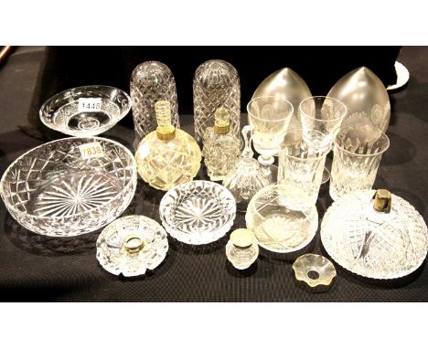 Quantity of mixed crystal including perfume bottles. P&amp;P Group 3 (£25+VAT for the first lot and £5+VAT for subsequent lot