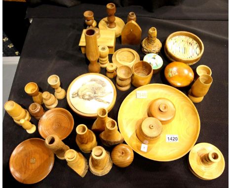 Quantity of hand turned treen items. P&amp;P Group 3 (£25+VAT for the first lot and £5+VAT for subsequent lots) 