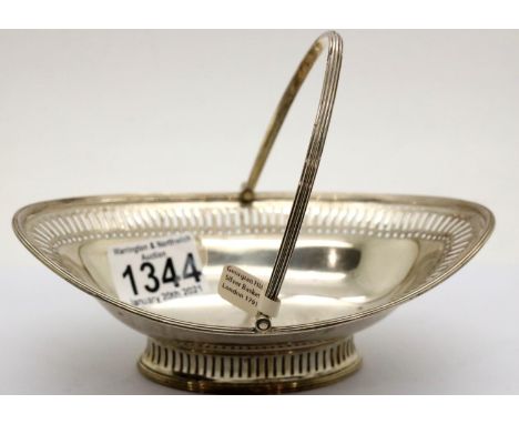 Georgian hallmarked silver basket, London assay 1791, L: 18 cm, 161g. P&amp;P Group 1 (£14+VAT for the first lot and £1+VAT f