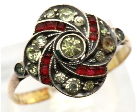 Yellow metal ring set with red and white stones. 2.6g. size Z. P&amp;P group 1 (£14 for the first lot and £1 for each subsequ