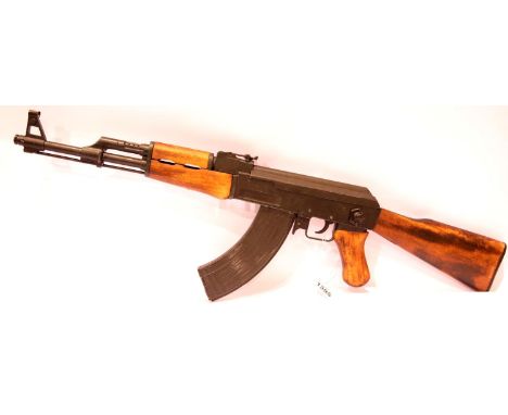 AK 47 reenactment assault rifle. P&P Group 3 (£25+VAT for the first lot and £5+VAT for subsequent lots) Condition Report: Goo