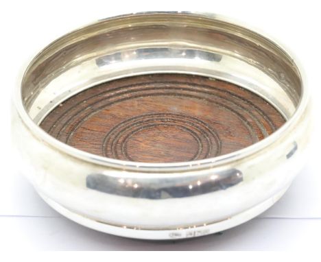 Elizabeth II hallmarked silver bottle coaster, with turned oak and green felt base. Birmingham assay 1982, D: 10 cm, 82g. P&P