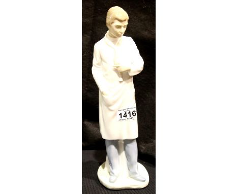 Nao standing doctor, H: 34 cm. P&P Group 2 (£18+VAT for the first lot and £3+VAT for subsequent lots). Condition report: No v