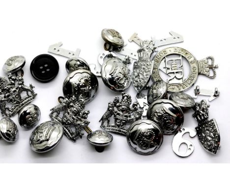 Devon &amp; Cornwall Constabulary cap badge, with further uniform badges and buttons. P&amp;P Group 1 (£14+VAT for the first 