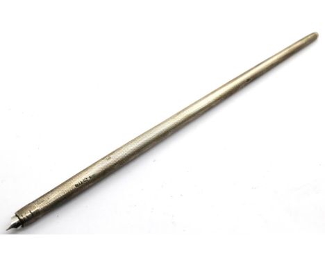 Hallmarked silver dip pen, L: 18 cm, London assay. P&amp;P Group 1 (£14+VAT for the first lot and £1+VAT for subsequent lots)