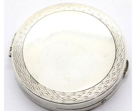George V hallmarked silver compact, Birmingham assay 1931, D: 4.4 cm, 25g. P&P Group 1 (£14+VAT for the first lot and £1+VAT 