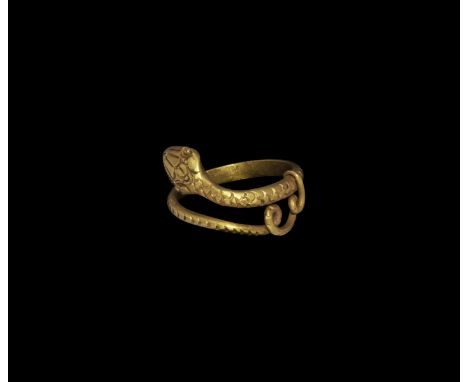 Ptolemaic Period, 332-30 BC. A D-section coiled gold hoop with punched scale detailing, broad lozenge-shaped head with lentoi