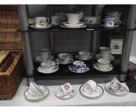 A mixed lot of 19th and 20th century porcelain cups and saucers.