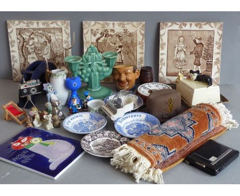 An interesting collection of collectibles etc. to include various ornamental ceramics, interesting Art Deco pocket cigarette 