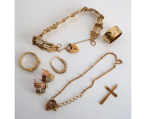 9-carat yellow-gold jewellery to include a gate bracelet (some damage), a 9-carat yellow-gold band engraved with leaves, a pa