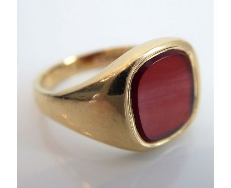 A gentleman's 9-carat yellow-gold signet ring set with a central stone possibly carnelian, ring size R (total gross weight ap