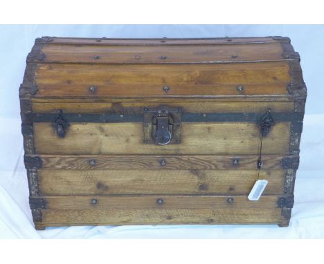 An early 20th century iron bound dome top pine trunk, H.50 W.76 D.43cm 