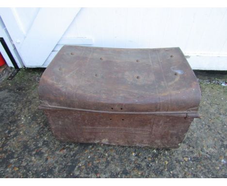 Metal trunk&nbsp;