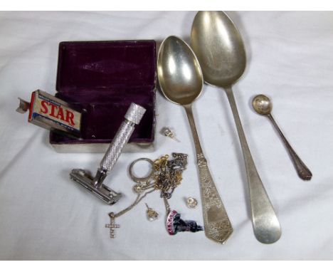 MIXED COLLECTABLES & JEWELLERY. Box of mixed collectables including gents cased razor and some silver jewellery