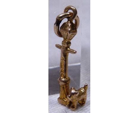 GOLD DOG & LAMP POST CHARM. 9 ct gold vintage dog and lamp post charm