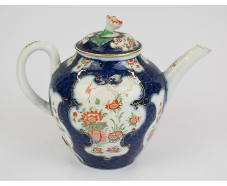 First period Worcester blue scale bullet shaped teapot with flower finial, height 15cm