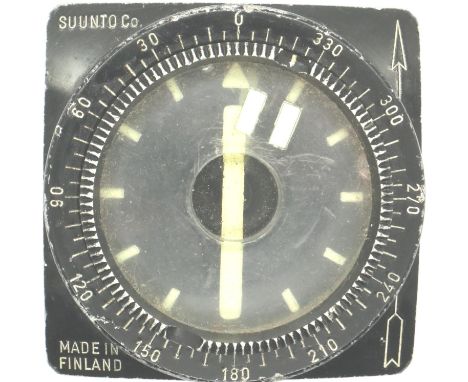SUUNTO FINLAND: TYPHOON divers wrist compass, with black dial, no strap, working at lotting. P&amp;P Group 1 (£14+VAT for the