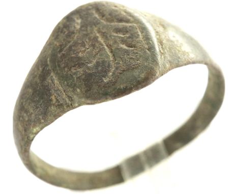 Medieval ring, Intaglio flower/bush engraved, D: 19 mm. P&amp;P Group 0 (£5+VAT for the first lot and £1+VAT for subsequent l